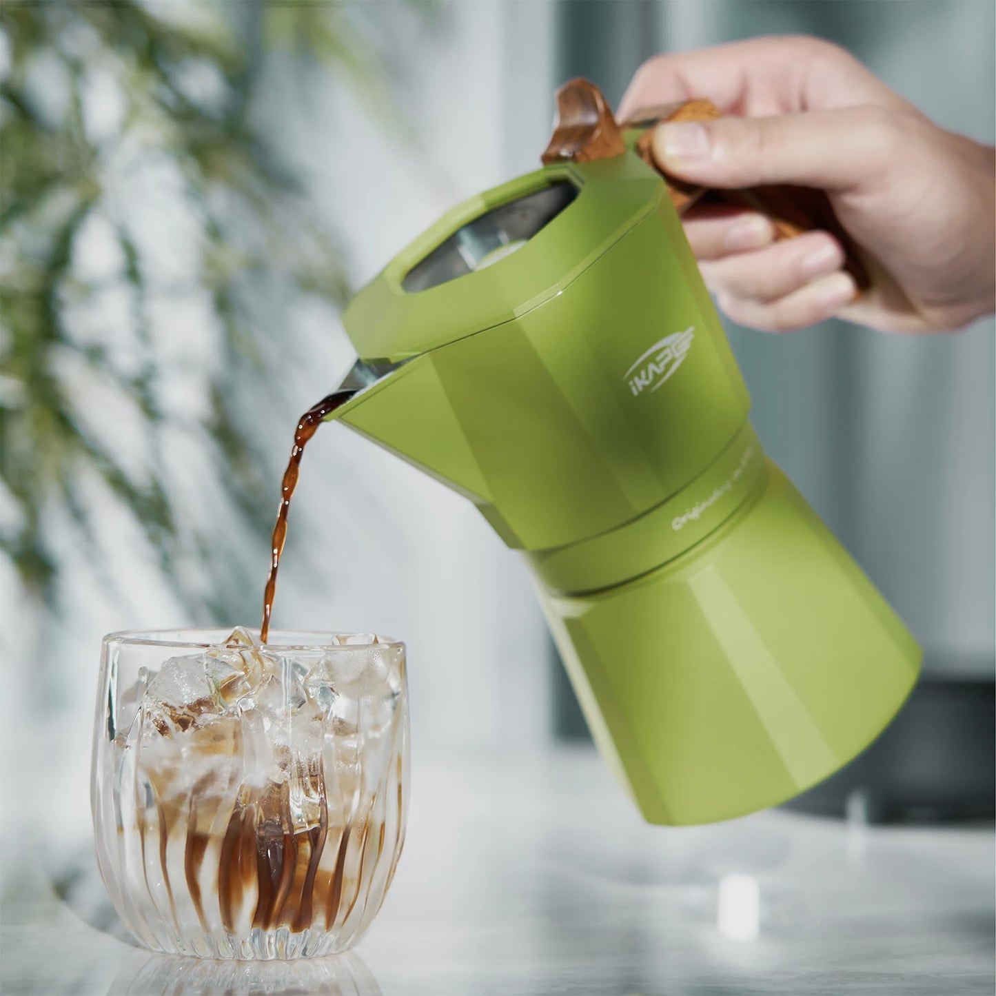 Cafetière Italienne Moka en Aluminium Coloré 2 ou 4 Tasses - vue 4