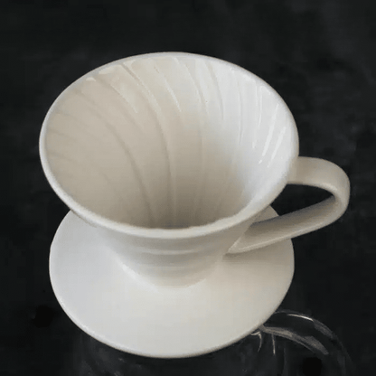 Dripper V60 en Céramique Design Épuré pour Café Parfait - vue 1