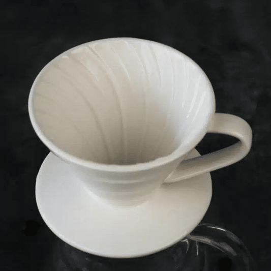 Dripper V60 en Céramique Design Épuré pour Café Parfait - vue 1
