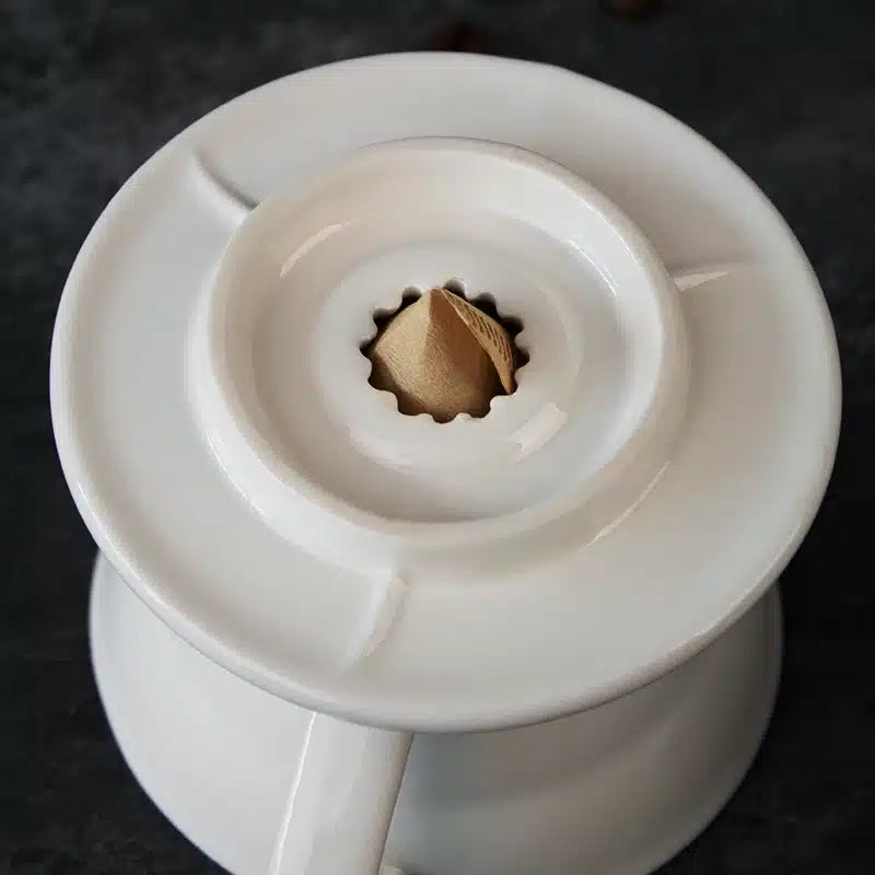 Dripper V60 en Céramique Design Épuré pour Café Parfait - vue 3